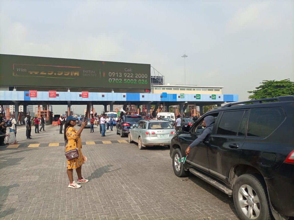 EiENigeria's tweet photo. The momentum is building at Lekki toll gate, venue of the #EndSARSMemorial on the Island despite heavy police presence! Join us! 
#EndSARS https://t.co/YxbrX8LYUz