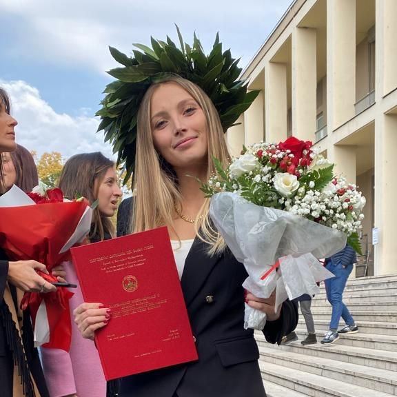Africa_Mission_'s tweet photo. Tante ma tante congratulazioni a Laura Rossi che si è laureata all' @Unicatt di #piacenza con una tesi sul bilancio sociale di #africa #mission 🤩
#piacenza #uganda #laurea #laureata #congratulation #unitedforuganda #cooperation #volunteers https://t.co/T58eNf4WTA