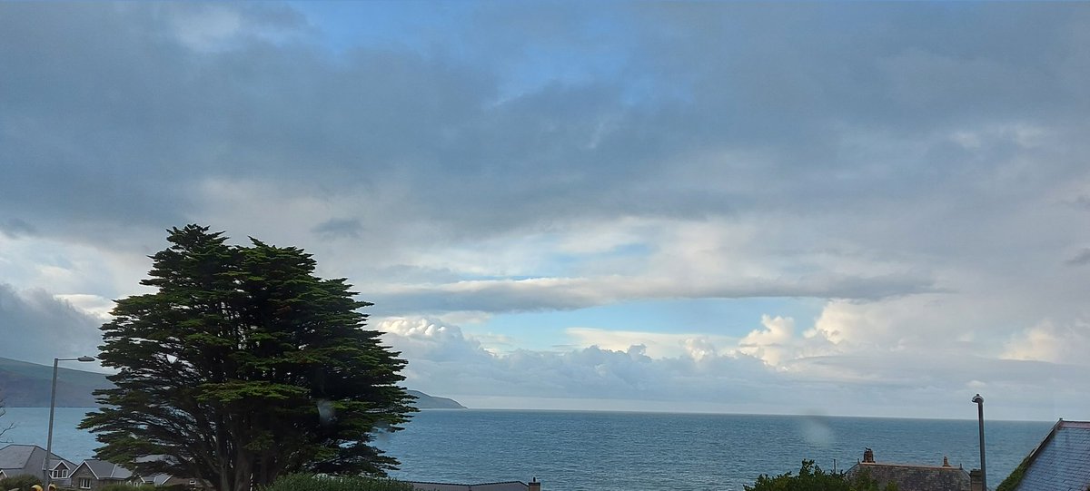 BorderlandCally's tweet photo. I spy with my little eye... #bluesky #fornowanyway https://t.co/XifM5fKARZ