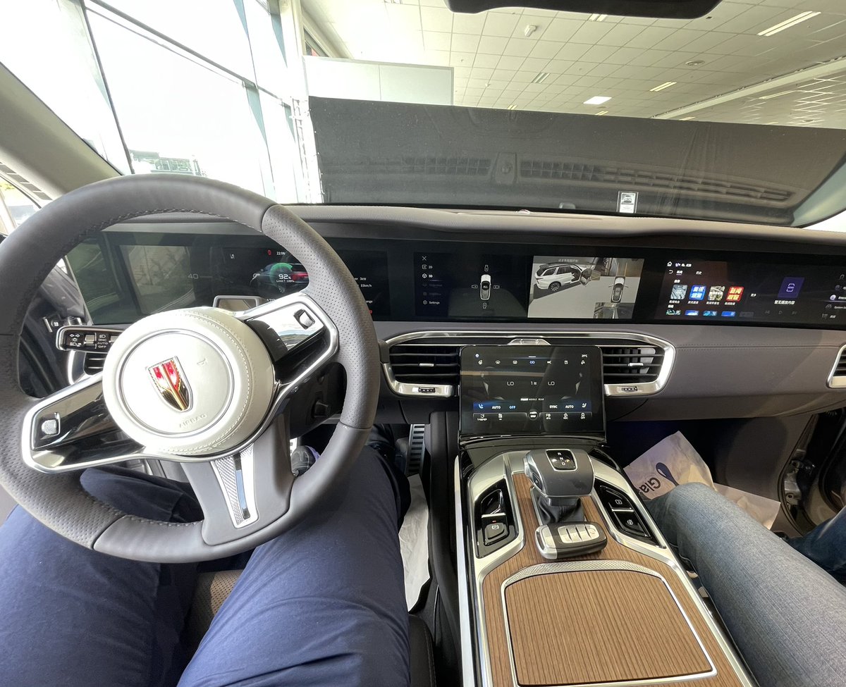 Damn !! Les Chinois commencent à être sacrement bons pour faire de la qualité! Hate de passer aux essaies 🤗 <a href="/HongqiGlobal/">HONGQI</a> #ehs9