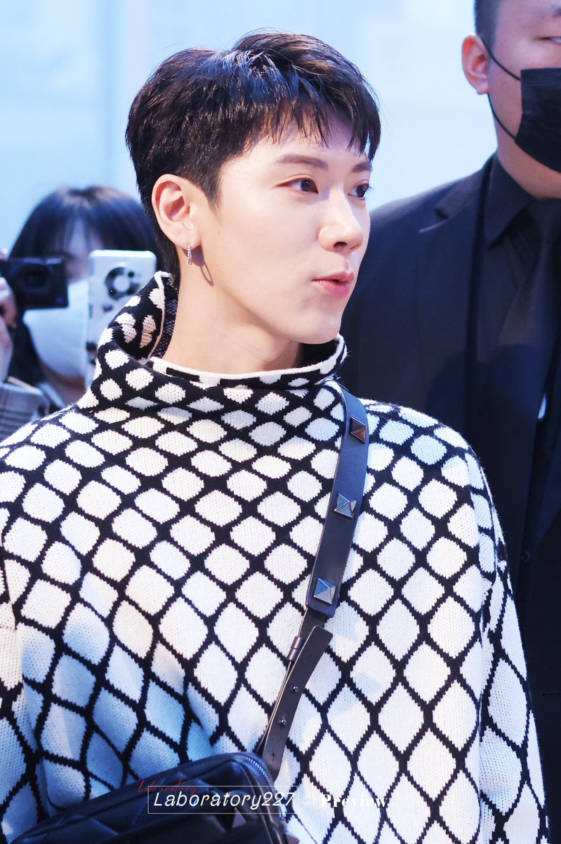 Laboratory227's tweet photo. •Preview•
211020 Valentino × Wonderland 

#텐 #TEN #เตนล์  #NCT #WayV #엔시티 https://t.co/XS6e2P7pNm