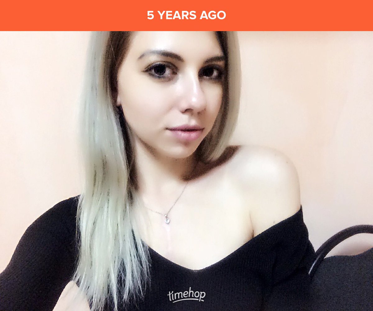 sowayou's tweet photo. Вот эта дамочка 5 лет назад в этот момент ещё не знала, какой пиздец начнётся в ее голове через некоторое время, поэтому писала пост о надежде, что скоро все будет хорошо :)
И да, на фото мне 18 и пиздец уже близился. https://t.co/XLNaRiwomb