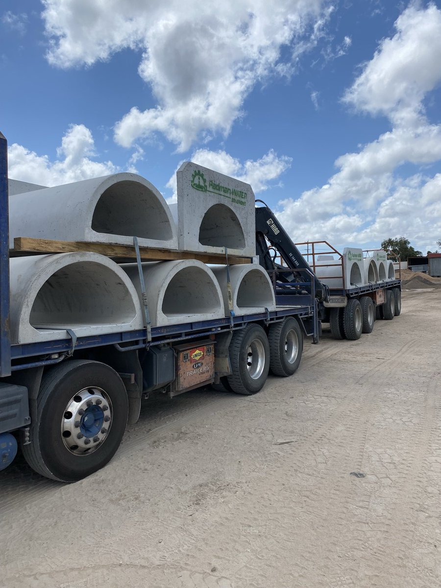 PadmanShawn's tweet photo. Some more high flow culverts delivered in the Burdekin 🇦🇺💪
#burdekin #fastinstall #cane #australianmade #highflowculverts @padmanws https://t.co/l4rlWad1aw
