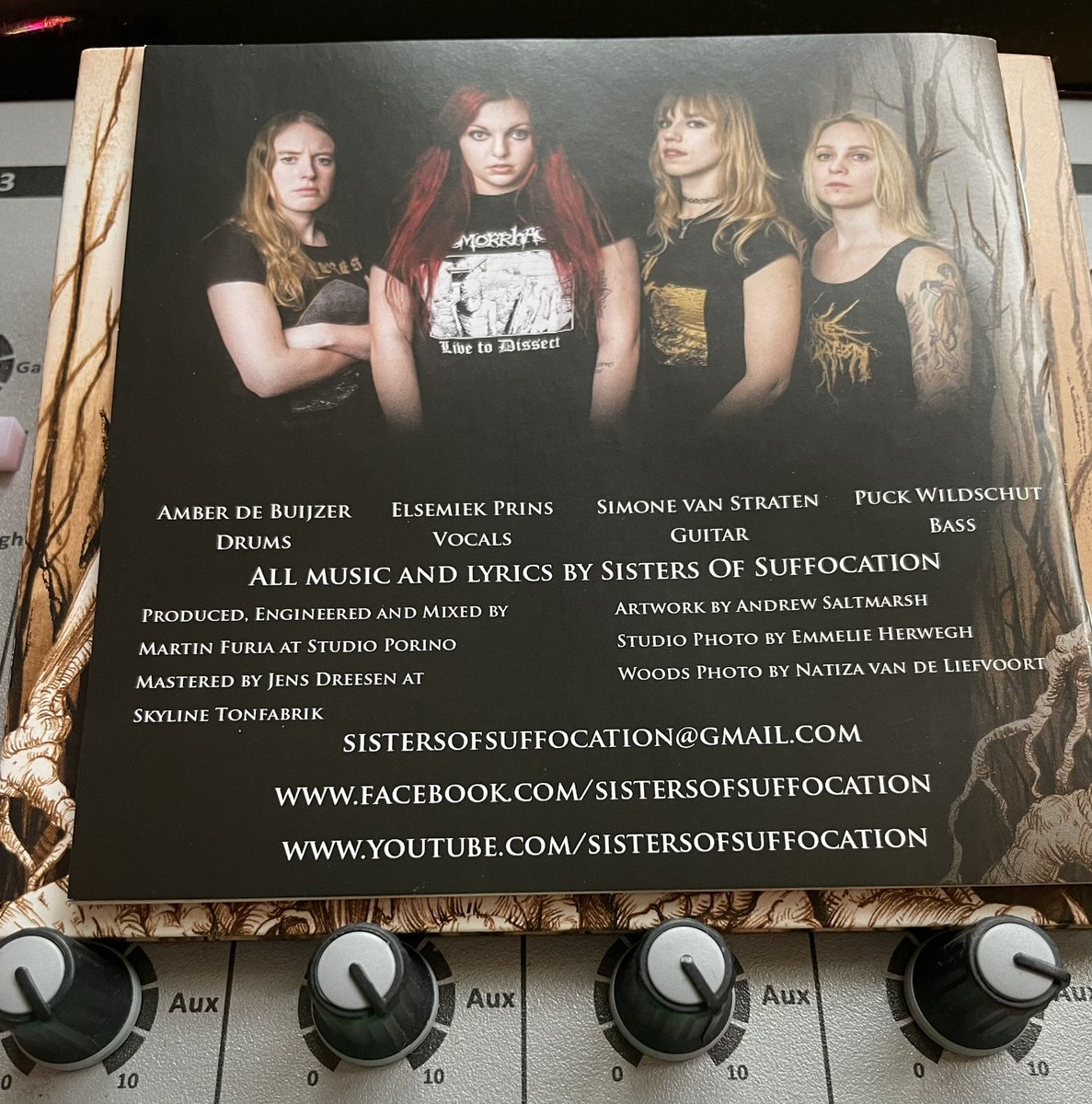 greetzMike's tweet photo. De muzikale dagstart van vandaag is Sisters Of Suffocation - Anthology of curiosities (2017).
Suburban Records BURBCD 162 printed in The Netherlands
#SistersofSuffocation #deathmetal #cdcollection https://t.co/99lPedGXKg