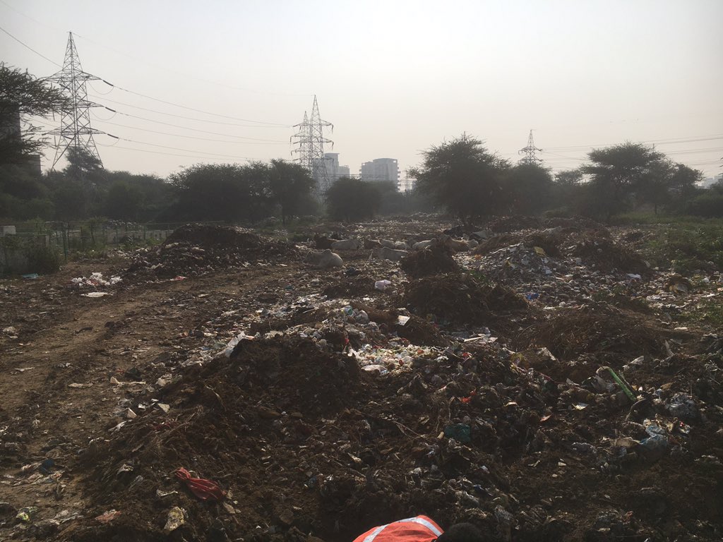 AnkitSGoel's tweet photo. @MCManesar no action on local garbage collectors and your people who are throwing garbage outside sec 1, complete green belt turned into garbage ground. Really difficult to stay in apartments near by, bad smell, mosquitoes &amp; issues related to health has increased, action required https://t.co/ifdeaDU5Cq