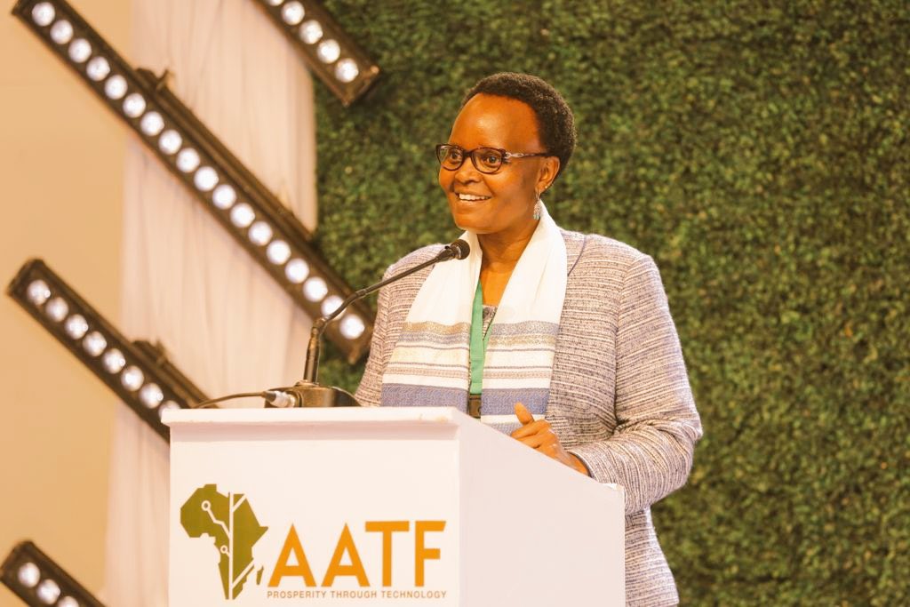 AWfBKenya's tweet photo. Dr. @mkarembu’s firm belief lies in the power of innovations to transform small-scale agriculture into efficient, competitive, and profitable enterprises. 
Her work has enabled access to credible scientific information to address misinformation on biosciences. 
#shujaa

👏🏽 👏🏽👏🏽 https://t.co/JC34OpBnpS