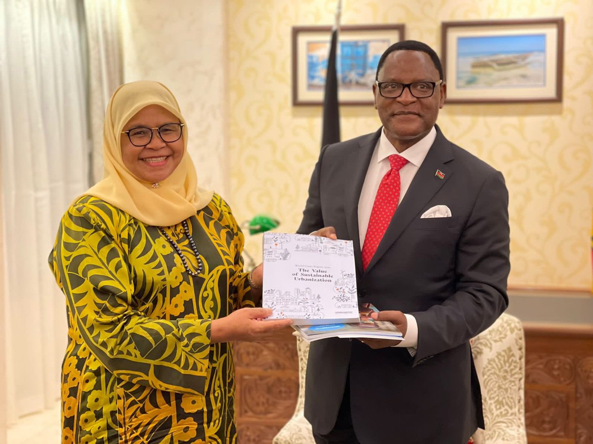 syllaoumar1969's tweet photo. Meeting between Executive Director of UNHabitat and H. E Lazarus Chakwera President of Malawi to reinforce collaboration on housing, Slum transformation, private sector investment and championing transformative urbanization in Africa @MaimunahSharif @MalawiinKenya @UNHABITAT_ROAF https://t.co/ilYskcylZp
