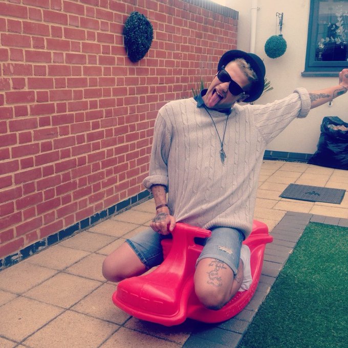 4 days till london! https://t.co/wJL7G8qWYC<a href="/tag/turning30"class="tags"><span>#turning30</span></a>