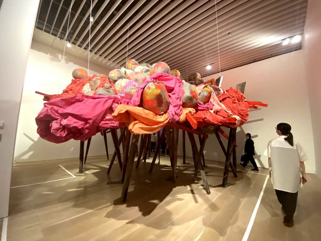 TokyoArtBeat_EN's tweet photo. The first Art Week Tokyo connects urban art spaces large and small with artist-curated bus trips. Nov 4–Nov 7!🚌#artweektokyo #アートウィーク東京 https://t.co/LTjugxoDF5 https://t.co/DnLNn5GkC5