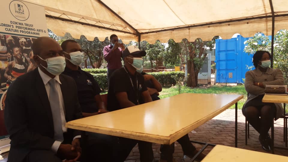 ATCAZW's tweet photo. A touch of Some charity!

This year the Association has mobilised donations for the Dzikwa Trust in Dzivarasekwa, Harare. Today we donated a food hamper worth ZWL$70,000 and ZWL$250 000 in cash to support their cause in helping vulnerable and disadvantaged kids. #atcday 2021 https://t.co/kwlQ6fvfvr