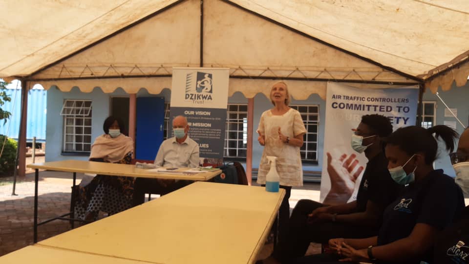 ATCAZW's tweet photo. A touch of Some charity!

This year the Association has mobilised donations for the Dzikwa Trust in Dzivarasekwa, Harare. Today we donated a food hamper worth ZWL$70,000 and ZWL$250 000 in cash to support their cause in helping vulnerable and disadvantaged kids. #atcday 2021 https://t.co/kwlQ6fvfvr