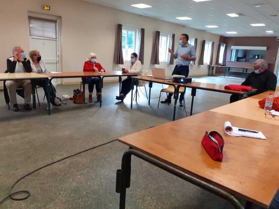 RichardArnaud60's tweet image. ❓Saviez-vous que des salariés volontaires @OrangeHDF animent des ateliers numériques gratuits?

➡️Pour celles et ceux qui ressentent le besoin d'être accompagnés

➡️En physique comme par ex dans l'#oise à Vignemont et bientôt #chantilly !
Ou à distance #BienVivreLeDigital