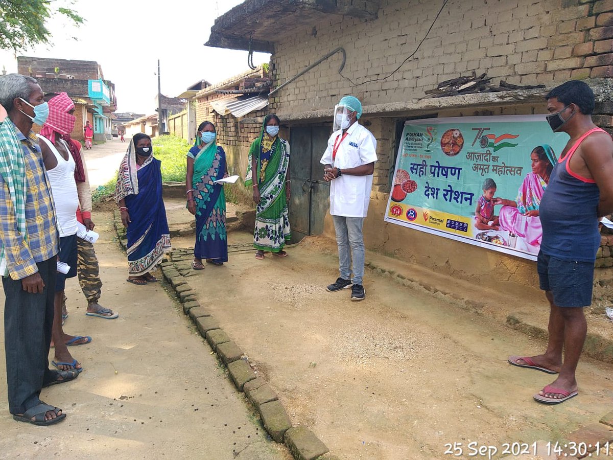 PiramalS's tweet photo. Awareness is the first step toward any required change. Glimpses of #PiramalSwasthya team member interacting with beneficiaries around nutrition need during the #POSHANMaah2021 in the peripheral villages #Bokaro under the #BPSCL CSR project.
#SahiPoshanDeshRoshan
@MinistryWCD https://t.co/3y3xGV2Psp