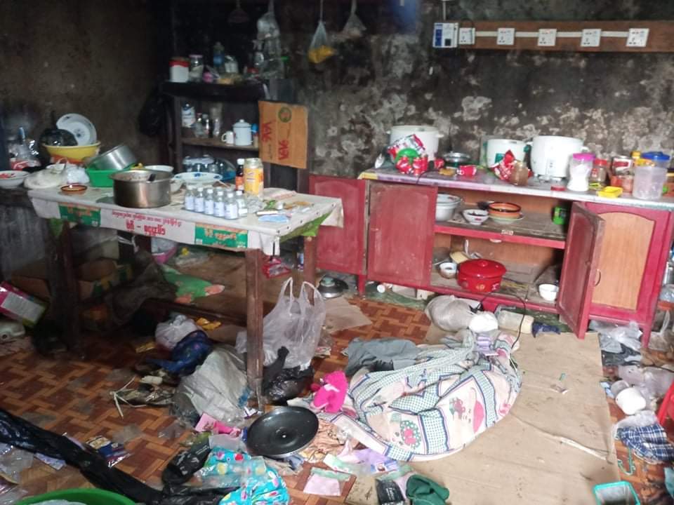 m_krl1's tweet photo. Military Junta camped at monasterys in Ram Thalo village with 160+ households b/t #Hakha&amp; #Falam Towns in Chin State last night(Oct19).They broke &amp; stormed into over 100 houses,shot dead &amp; looted many livestocks, vandalized &amp; pillaged properties.Locals hv been fleeing. #Oct20Coup https://t.co/INqAPMPlcA
