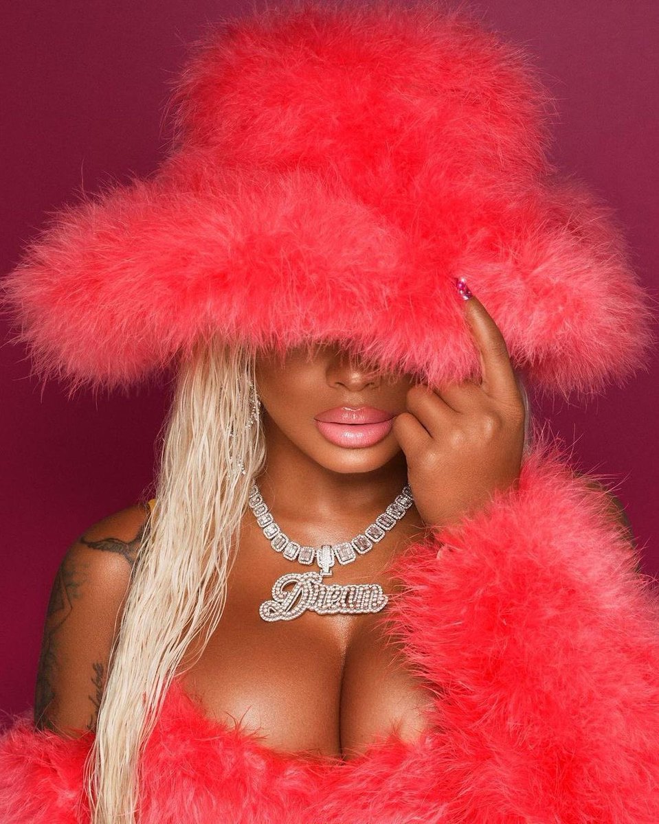 WMAfrica's tweet photo. We’re crushing on the beautiful and talented @dreamdoll this #WCW! Stream her new single #YouKnowMyBody now and get to know this rising star 💕 https://t.co/u72vEZ7BSd https://t.co/SkDdCZ4Mam