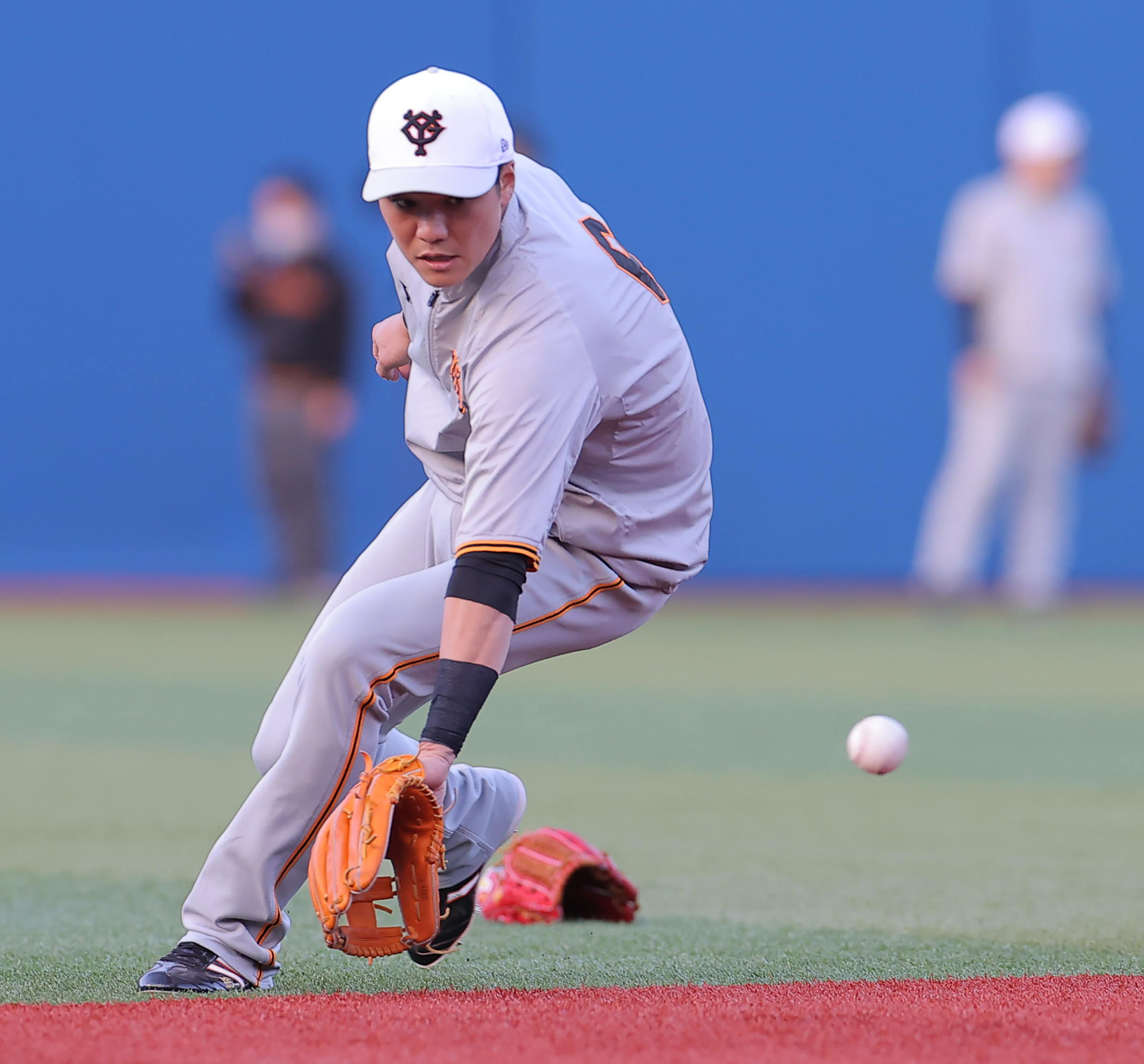 巨人情報 サンスポ 練習風景から 坂本勇人 選手は死球を受けた右手首だけでなく左手首にもテーピング 手首に テーピングを巻くことで 握力を向上させる効果があるとも言われています 撮影 中井誠 巨人 Giants ジャイアンツ サンスポ