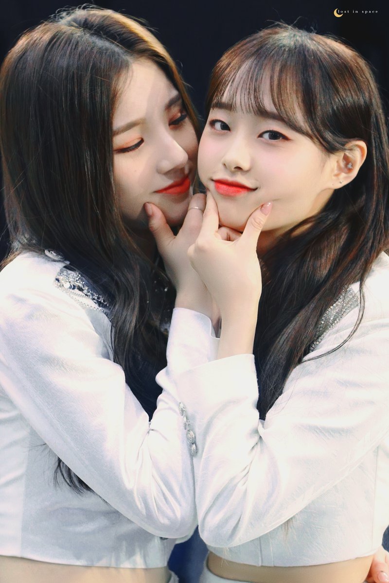 lost_inloona's tweet photo. best girls 🐰🐧
#HappyHeejinDay #HappyChuuDay 
#희진 #HeeJin #츄 #Chuu #이달의소녀 
#LOONA @loonatheworld https://t.co/j4ht56q8mX