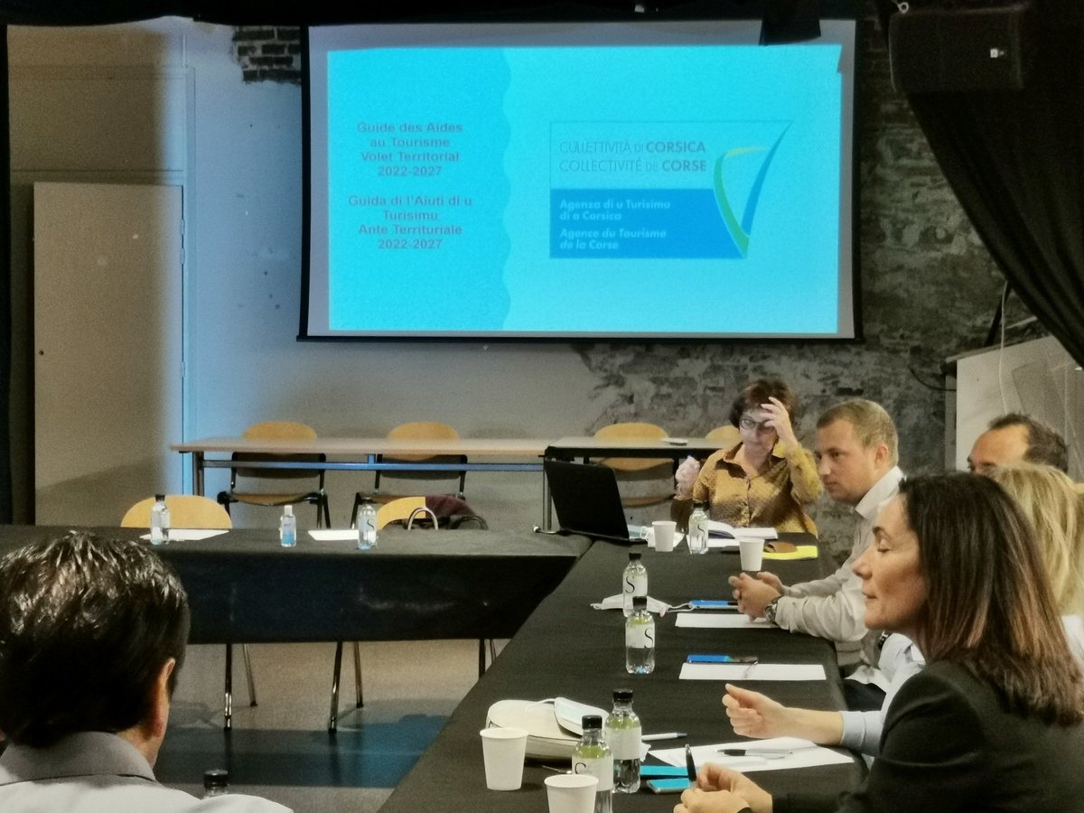 Tournées sur les territoires de @CorsicaPro :
la présidente Angèle Bastiani en réunion ce matin à Bastia avec les équipes des offices de tourisme <a href="/bastiatourisme/">Bastia Tourisme</a>, <a href="/otmaranagolo/">MaranaGolo-Tourisme</a> et <a href="/CorseCap/">Visit Cap Corse - Corsica</a> pour échanger notamment sur le nouveau guide des aides pour la période 2022-2027