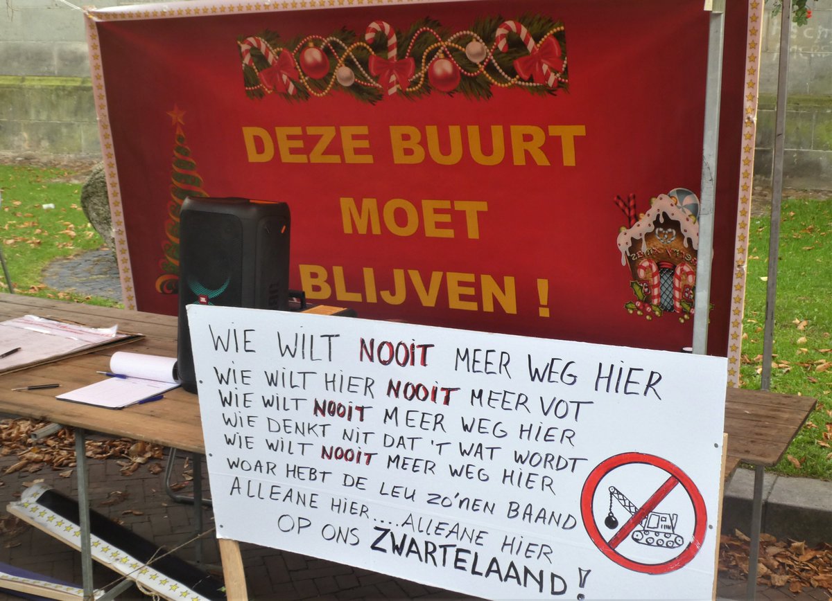 DolfRuesink's tweet photo. Veel inwoners #Haaksbergen steunen bewoners van oude volkswijk Zwarteland, waar alle woningen met sloop worden bedreigd. Woningcorporatie #Domijn ligt volgens huurders op ramkoers. Vandaag petitie tekenen op Markt. https://t.co/X1kmlFO1Se