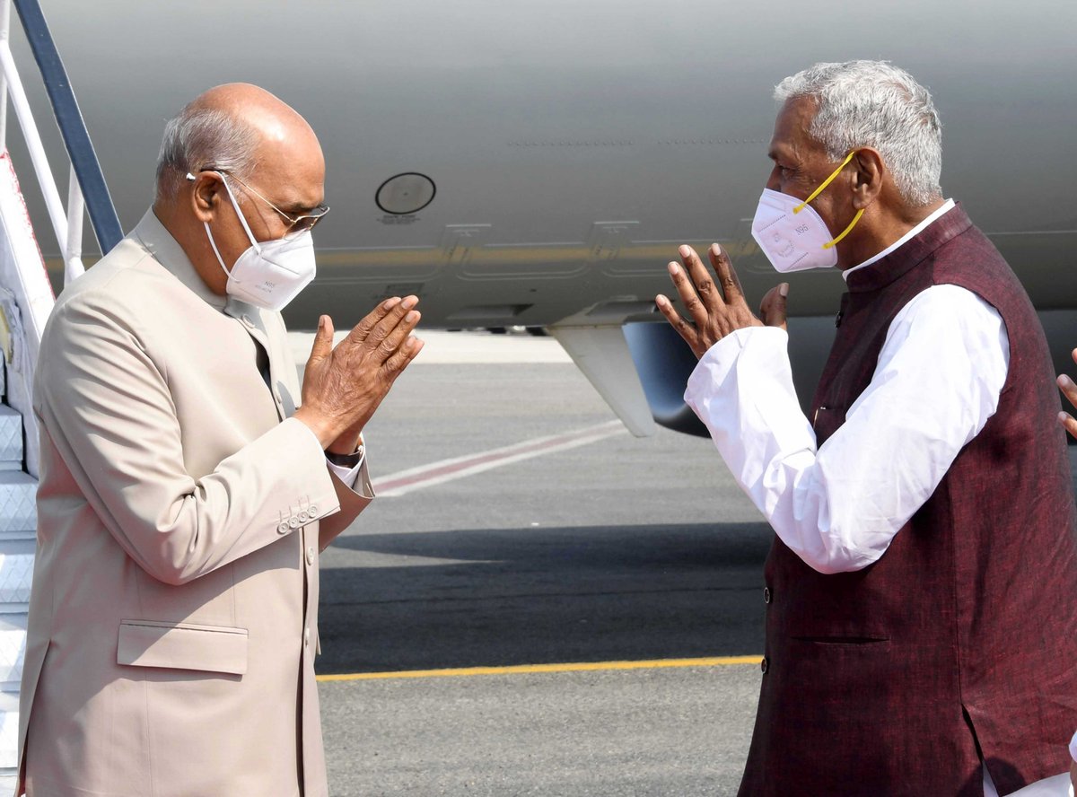 rashtrapatibhvn's tweet photo. Governor of Bihar, Shri Phagu Chauhan and Chief Minister, Shri Nitish Kumar received President Ram Nath Kovind on his arrival at Patna. https://t.co/zd9HmgcsvC