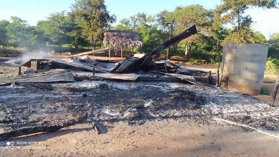 Dede37732950's tweet photo. SAC troops burned down the camp of Civil Defense Force of Myaung &amp; destroyed food rations on Oct 12. CDFOM have to live in makeshift camps without shelters. #Oct20Coup #CandleStrike #WhatsHappeningInMyanmar https://t.co/9sTn9nz9Cr