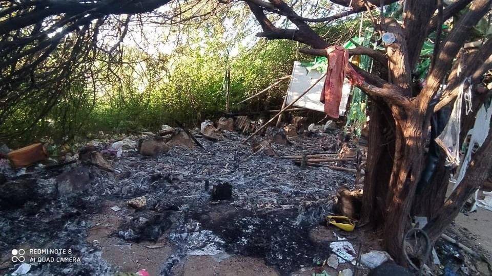 Dede37732950's tweet photo. SAC troops burned down the camp of Civil Defense Force of Myaung &amp; destroyed food rations on Oct 12. CDFOM have to live in makeshift camps without shelters. #Oct20Coup #CandleStrike #WhatsHappeningInMyanmar https://t.co/9sTn9nz9Cr