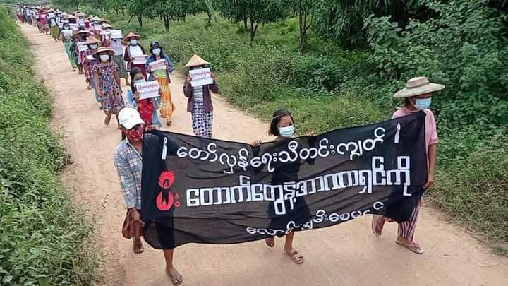 Dede37732950's tweet photo. Locals from Northern Salingyi &amp; Eastern Yinmarpin staged a joint protest in defiance of Genocidal Dictatorship. #Oct20Coup #CandleStrike #WhatsHappeningInMyanmar https://t.co/I0PVqwHvi4