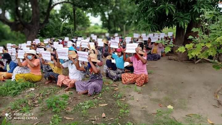 Dede37732950's tweet photo. Locals from Northern Salingyi &amp; Eastern Yinmarpin staged a joint protest in defiance of Genocidal Dictatorship. #Oct20Coup #CandleStrike #WhatsHappeningInMyanmar https://t.co/I0PVqwHvi4