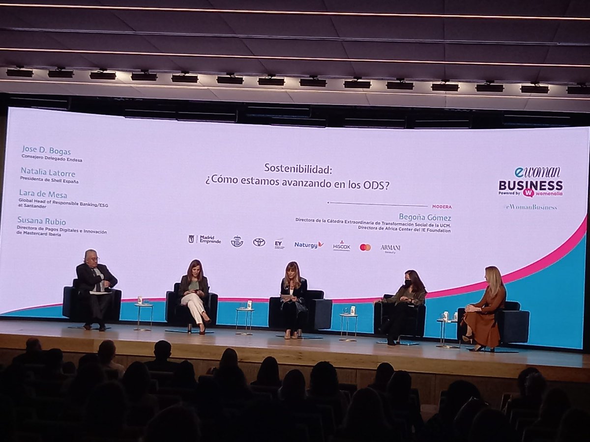 #eWomanBusiness #sostenibilidad con Natalia Latorre, presidenta <a href="/shell/">Shell</a> España; Pepe Bogas, consejero delegado <a href="/Endesa/">endesa</a>; Lara de Mesa, directora global de banca responsable <a href="/santander_es/">Santander España</a>; <a href="/SusanaRub/">Susana Rubio</a>, directora de pagos digitales <a href="/Mastercard/">Mastercard</a> y Begoña Gómez, directora <a href="/TSCompetitiva/">Transformación Social Competitiva</a>