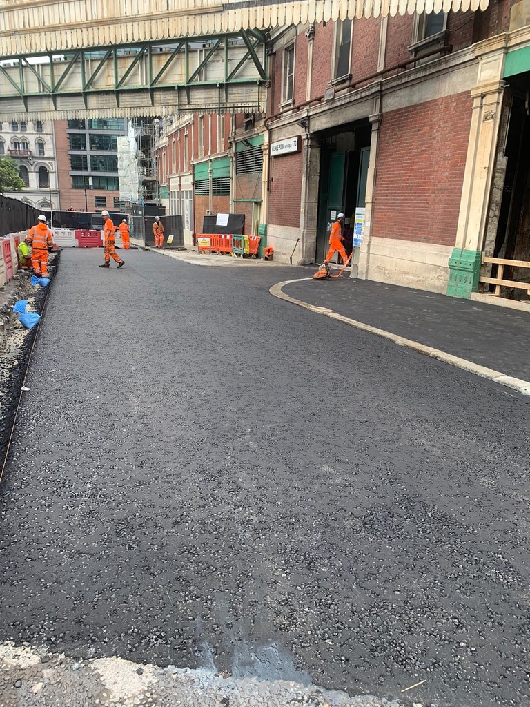 Pro_Tar's tweet photo. The team have laid regulating, binder and HRA and PCC’s and a section of footway over the last two days at Smithfields Market.
Good material supplies from @TarmacLtd have helped get completed on time and within programme. 

#commercialsurfacing #surfacingcontractor #london https://t.co/byJQPo3PqJ