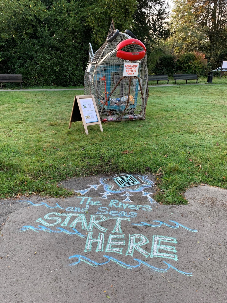 LitterFreeDrst's tweet photo. Spotted in Wimborne! As part of this week's Wimborne Green Fesitival, Wanda The Waste Warrior Fish 🐟 has swum upstream &amp; is enjoying a rest on the green, by the Allendale Centre, to spread the important message of #ReduceReuseRecycle. ♻️🌊🏖️

#ChooseToReuse #ReduceReuseRefill https://t.co/AvalvopwdI