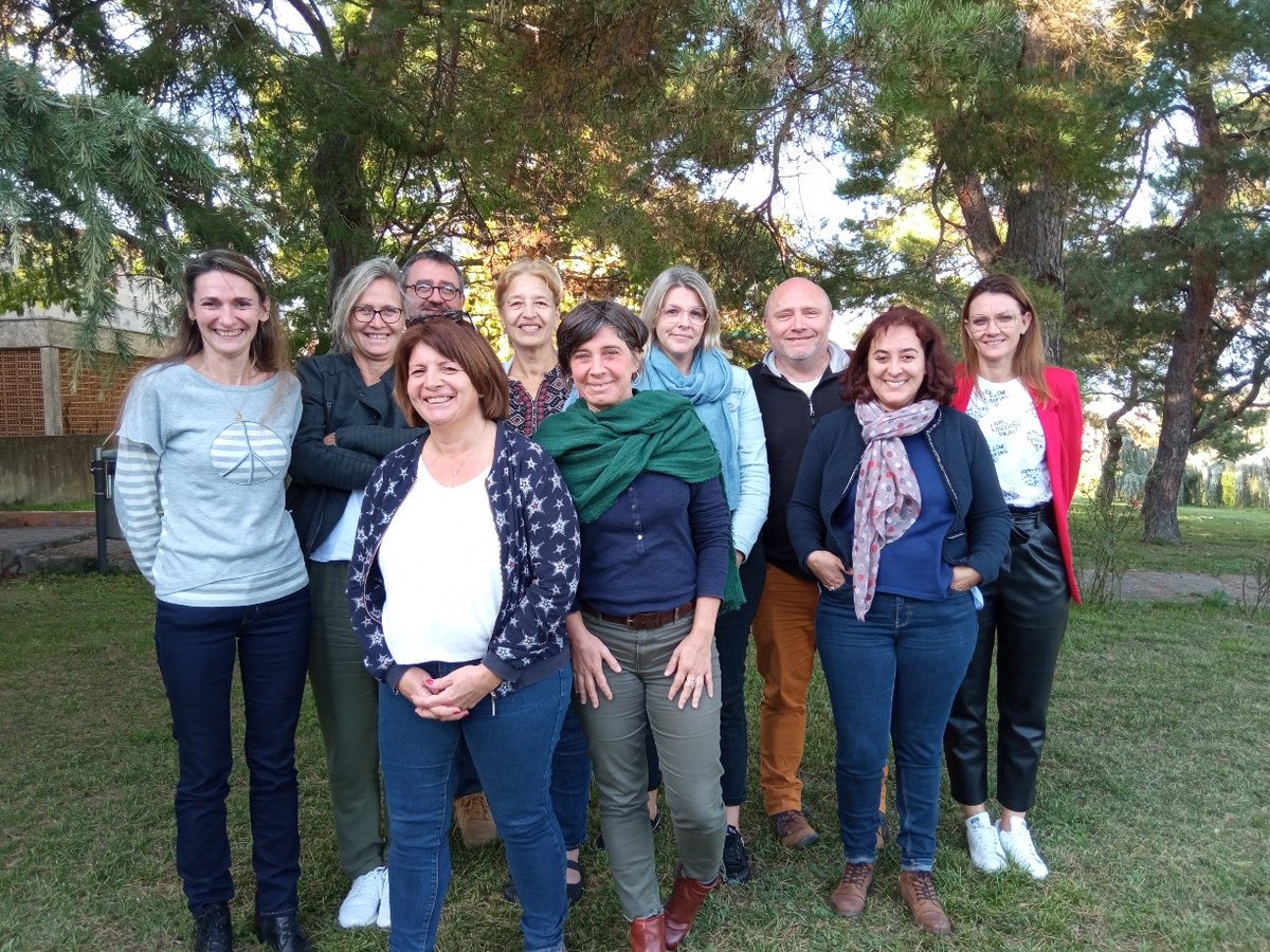 🤝 La Direction Régionale de l’Ingénierie et de l’Innovation a organisé une rencontre professionnelle des formatrices Assistant·e de vie aux familles, les 11 et 12 octobre. Au programme : les évolutions du parcours.
+ d'infos: afpa.fr/actualites/ass…
<a href="/Afpa_Formation/">Afpa</a>