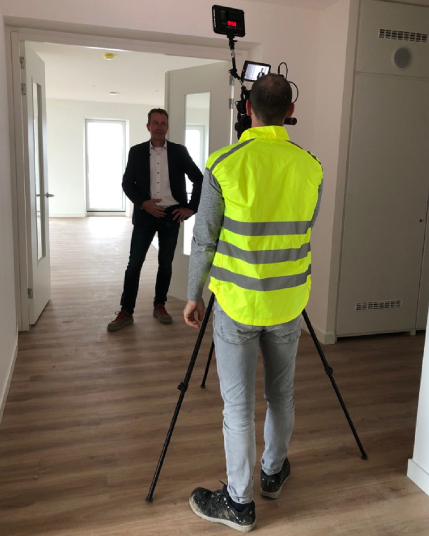 Afgelopen donderdag was het feest in de Zalmhaven, Rotterdam. Wij waren die dag aanwezig, maar met een ander doel: het vastleggen van de door ons geleverde en gemonteerde binnendeuren- en kozijnen. De complete video houden jullie toch tegoed.