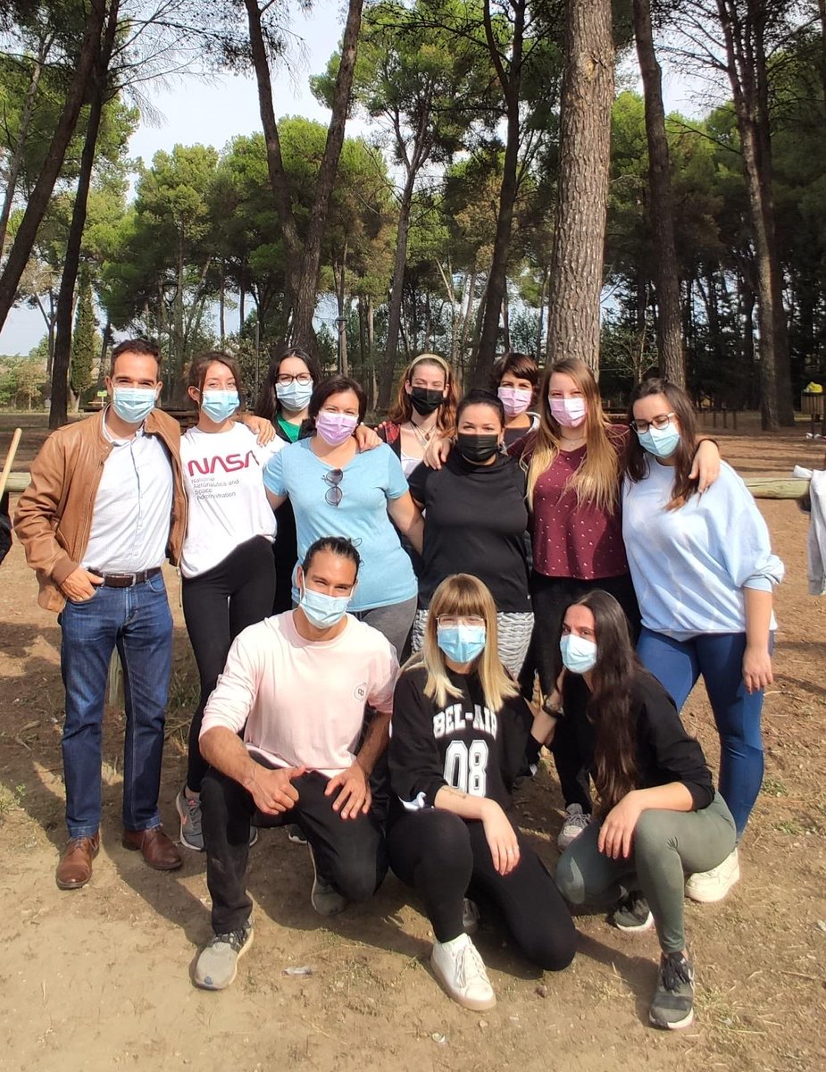 🤸🏻‍♂️👟 El pasado domingo finalizaban las clases presenciales del Curso de Monitor de Tiempo Libre, organizado por la Concejalía de Juventud del Ayuntamiento de Monzón.  

👥 Alumnos de Monzón y de localidades vecinas han participado en este curso durante el mes de octubre.