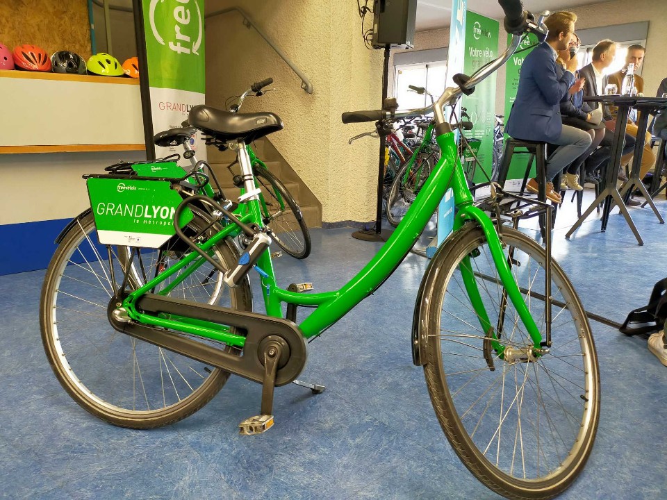 #freevelov ou les #10000velos,
<a href="/unisbike/">UNIS BIKE</a> prendre au projet avec <a href="/Velogik/">Vélogik</a>, et @foyernotredamedessansabris.