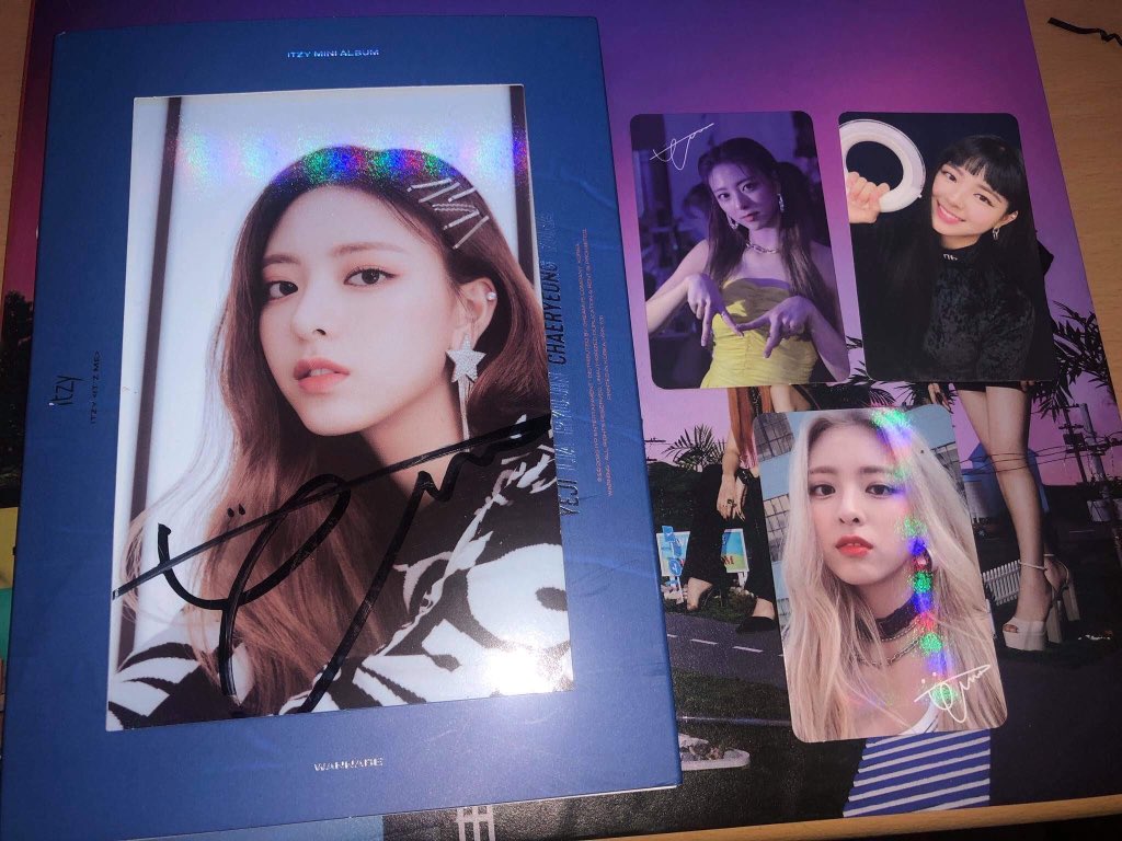 akaCurjak's tweet photo. WTS/LFB PH

ITZY MERCH

Wannabe Yuna Signed Album 
(Just the cover)
- 1700

ICY PC - 300

IT’z ME and Lightring PC -250 each

Mine + pic or DM to claim and check conditio

Mop: Gcash
Mod: SDD/SCO
Within Metro Manila

# YUNA ITZY 

 RT @itzymarketph https://t.co/S1bn8P3FA5