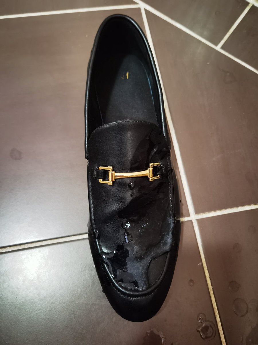 itsantonio_17's tweet photo. @suited88 You should clean loafers like this 💦👅 https://t.co/n7lM0EDjse