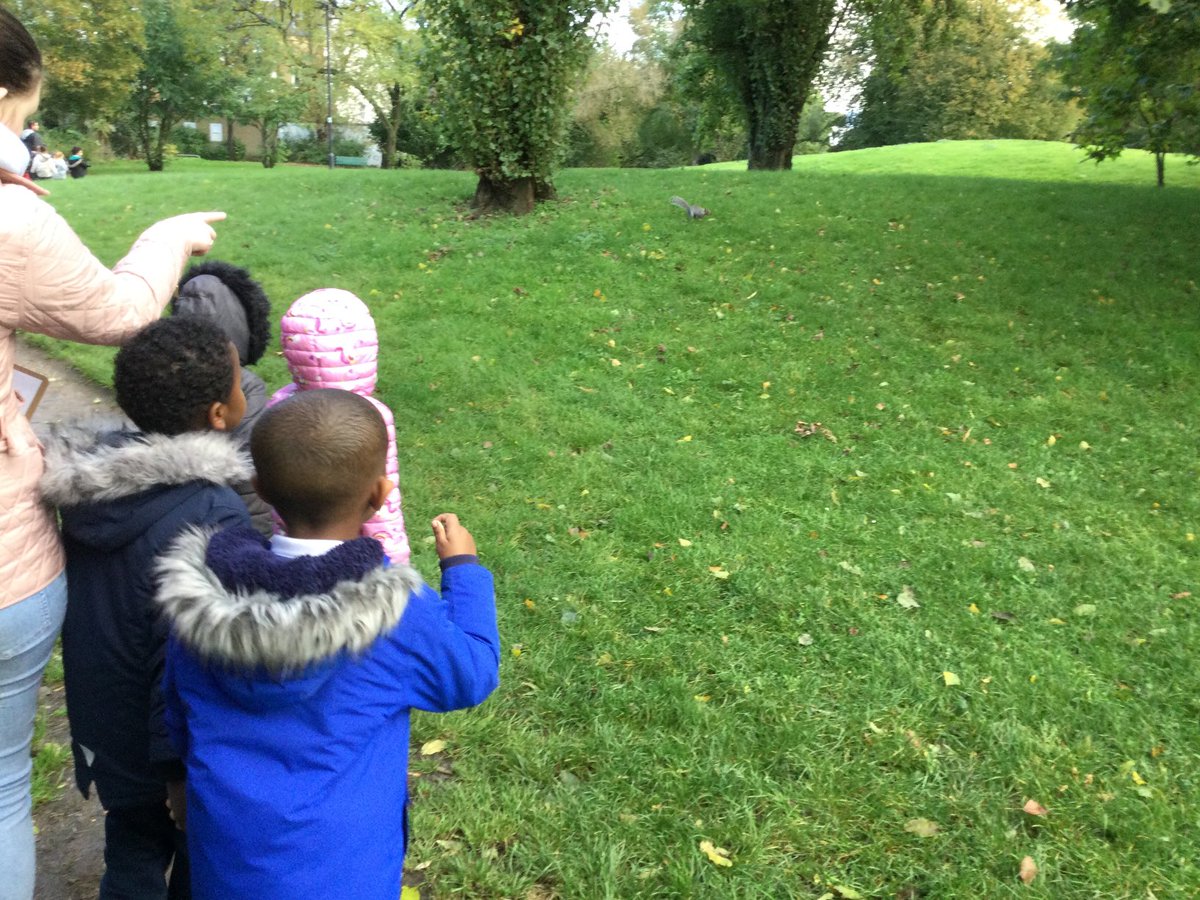LarkHallPrimary's tweet photo. EYFS had great fun hunting for signs of Autumn on our local area walk today! #lheyfs2122 #lhlondon #lhtower #lhnursery #eyfs #exploringoutside #lhstu #outdoorlearning https://t.co/t6WFHKmcWm