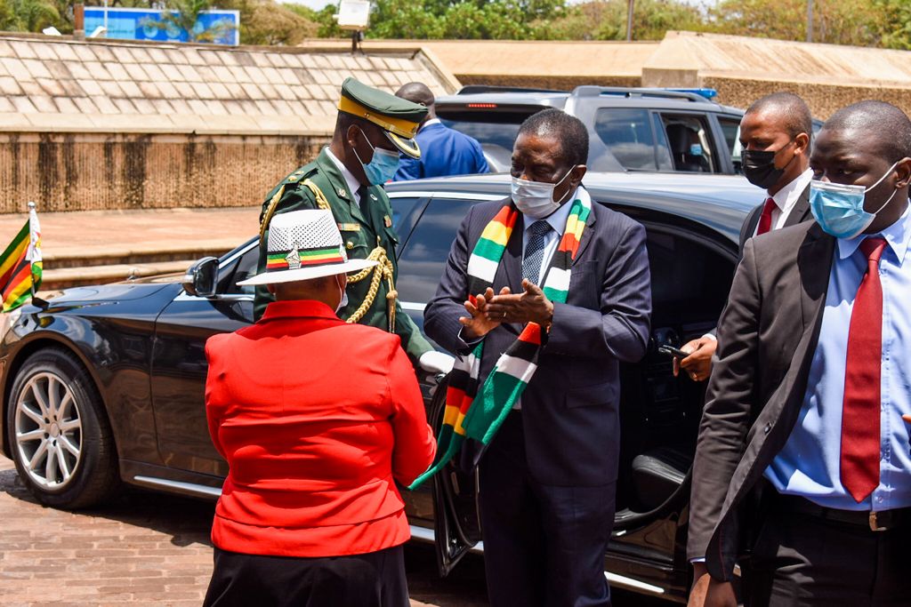 NNehoreka's tweet photo. President @edmnangagwa: _"I would like to thank the #youths for resisting the regime change agenda being pursued by Zimbabwe’s detractors."_

*#355th Ordinary Session Politburo*

SOURCE Cred: @zanupf_patriots https://t.co/Rs9NyMB98X
