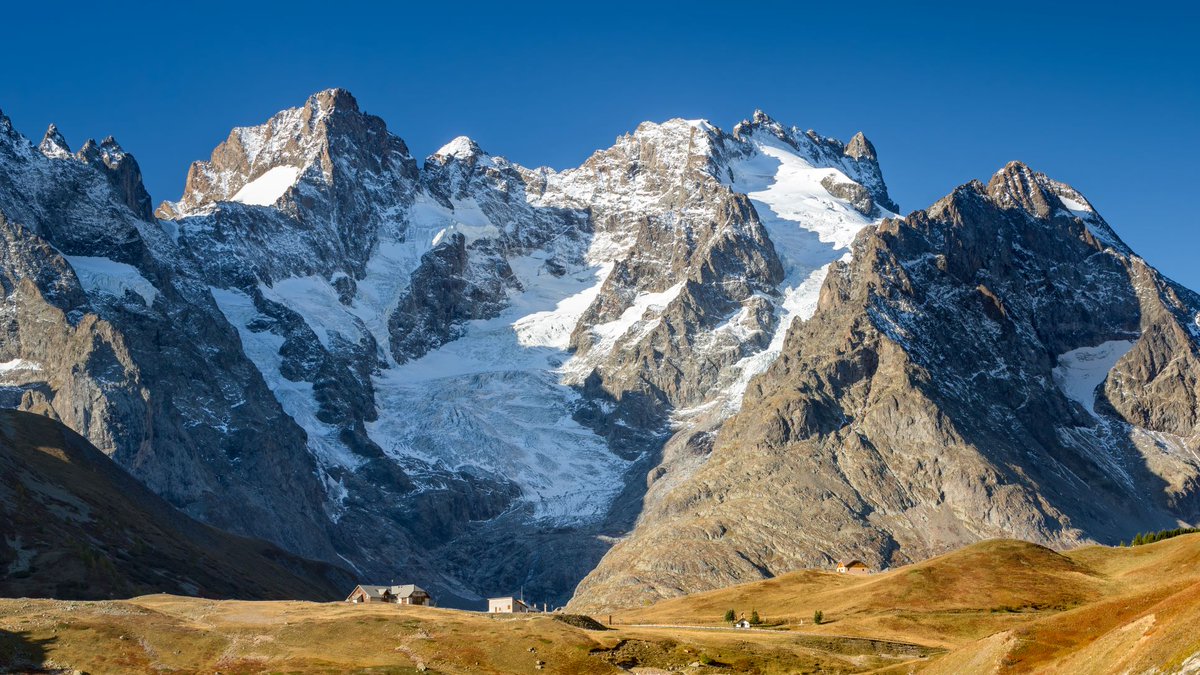 Des belles couleurs, du ressourcement, des activités à gogo, de la découverte... 🍂🏔🎿🥾
Pour la Toussaint, la #montagne sort une nouvelle fois de nombreux atouts 😉

6 bonnes raisons de partir en montagne à la Toussaint ➡ bit.ly/3pkwwQW

#LaMontagneToutNaturellement