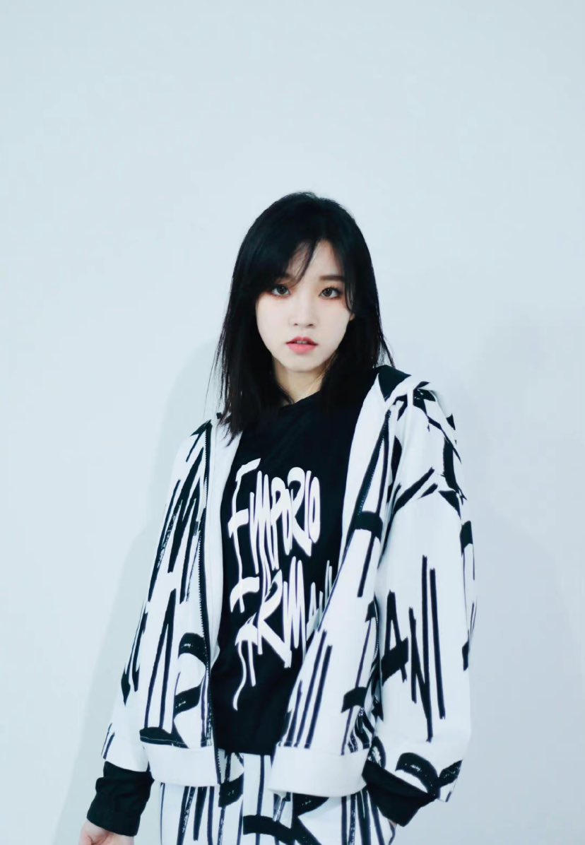 yuqisource's tweet photo. SONG YUQI FROM GIDLE https://t.co/nEJNvdr25R