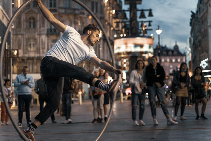 CultureLPool's tweet photo. #WithoutWalls | Do we have a treat for you! The incredible @fringe_lpool is in Liverpool City Centre for 3 epic days of FREE family fun from 22 - 24 Octover 12-6pm
All ages and shoe sizes welcome! 🤸 💃 https://t.co/bdSwTMTVpr #LiverpoolWithoutWalls @LpoolBIDcompany https://t.co/cjBaXQCwLH