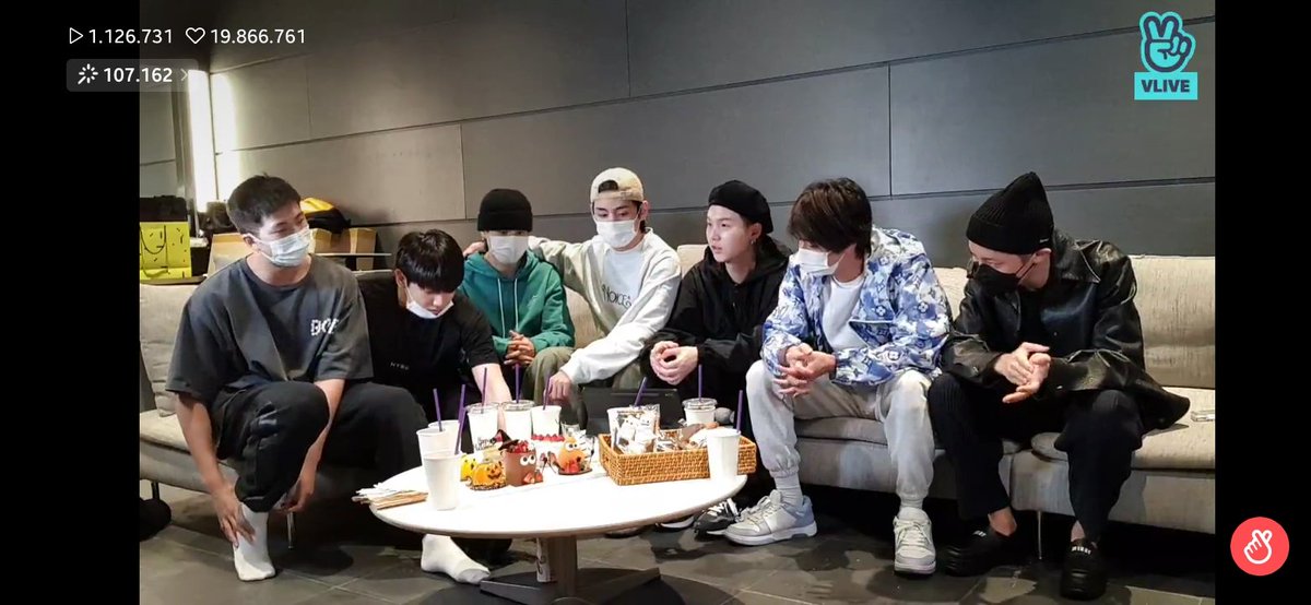 wniniing's tweet image. Akhirnya live juga💜 @BTS_twt #BTS_LIVE #BANGTAN