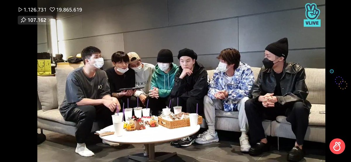 wniniing's tweet image. Akhirnya live juga💜 @BTS_twt #BTS_LIVE #BANGTAN