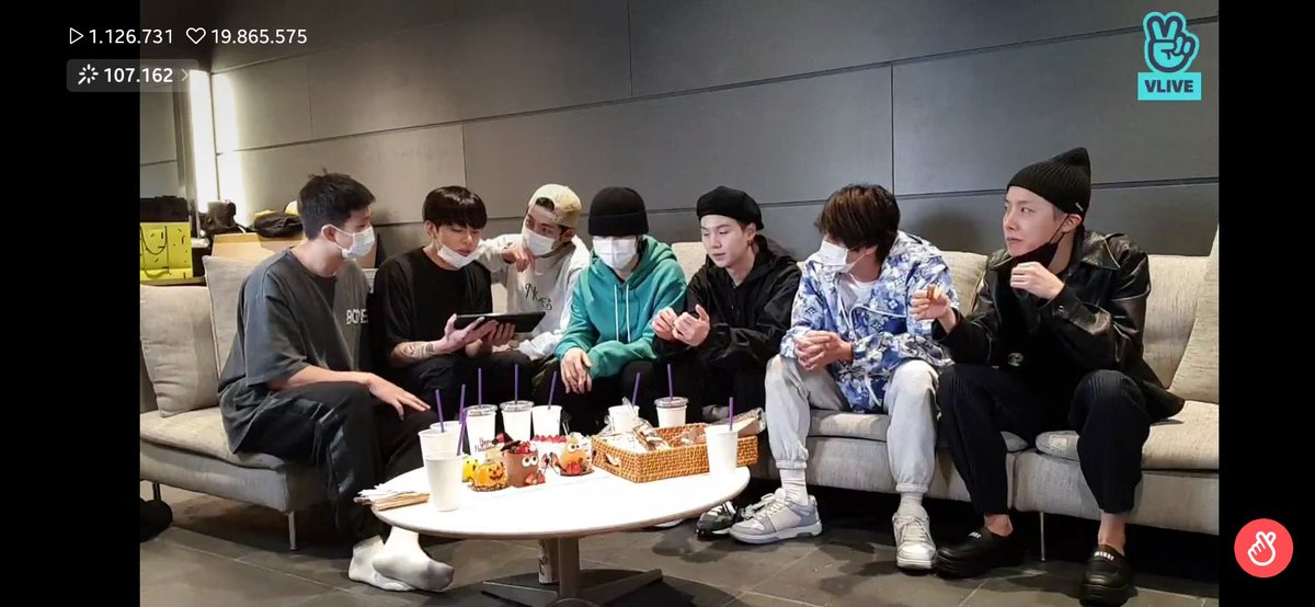 wniniing's tweet image. Akhirnya live juga💜 @BTS_twt #BTS_LIVE #BANGTAN