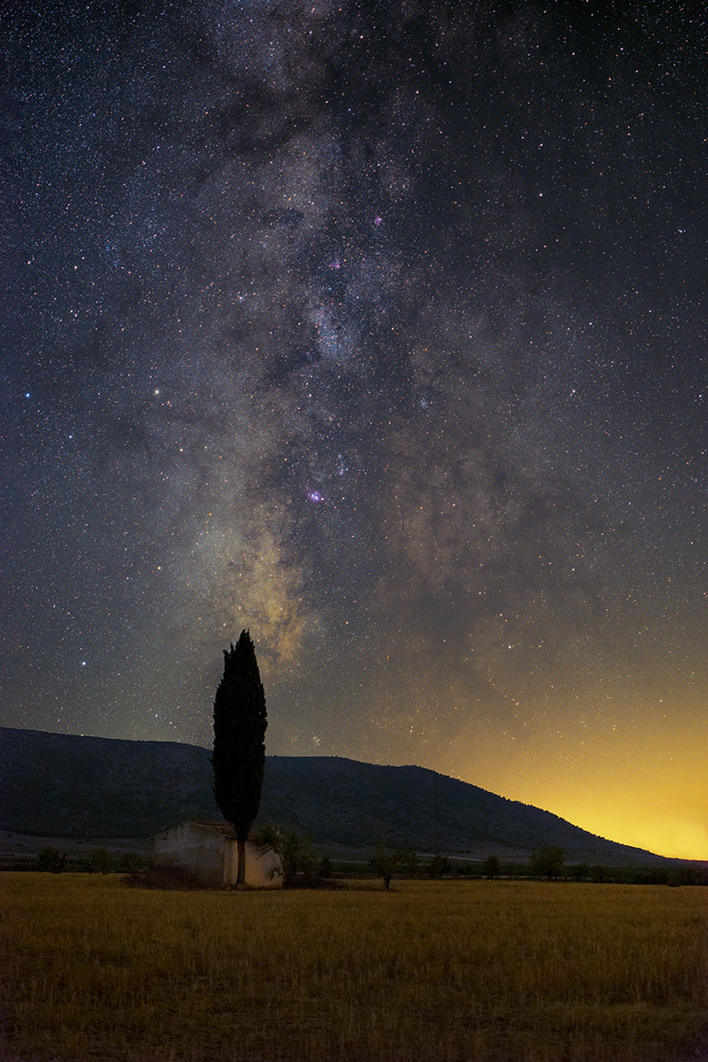 ¿Una casita en el campo con estas vistas? Quizás algún día se convierta en una realidad... Así son los cielos del altiplano de Granada, auténtica magia nocturna 😍