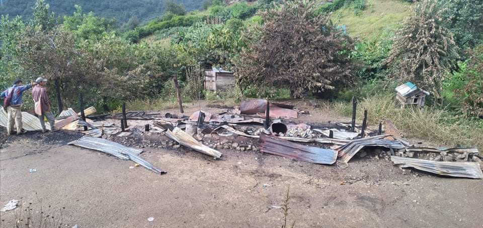 m_krl1's tweet photo. SAC Junta camped at Talh villg on Falam-Hakha road in Chin’s #Falam Tsp for 3 days(Oct17-19). Abt 4 houses were torched &amp; burnt down and 3 houses were destroyed by Junta’s shells on Oct18. Nothing's left for villagers to eat as Junta looted food,stuffs &amp; everything.
#Oct20Coup https://t.co/wVyxOXzEVy