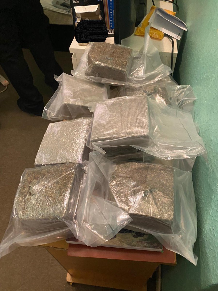 MPSRTPC's tweet photo. Following a vehicle stop in Hackney the local Safer Transport Team had cause to search the car & found a quantity of cannabis and cash. Driver arrested and a further address search found large amounts of vacuum sealed cannabis and more cash. Driver still in custody. #MPSHackney https://t.co/Jy6g7LCqt8
