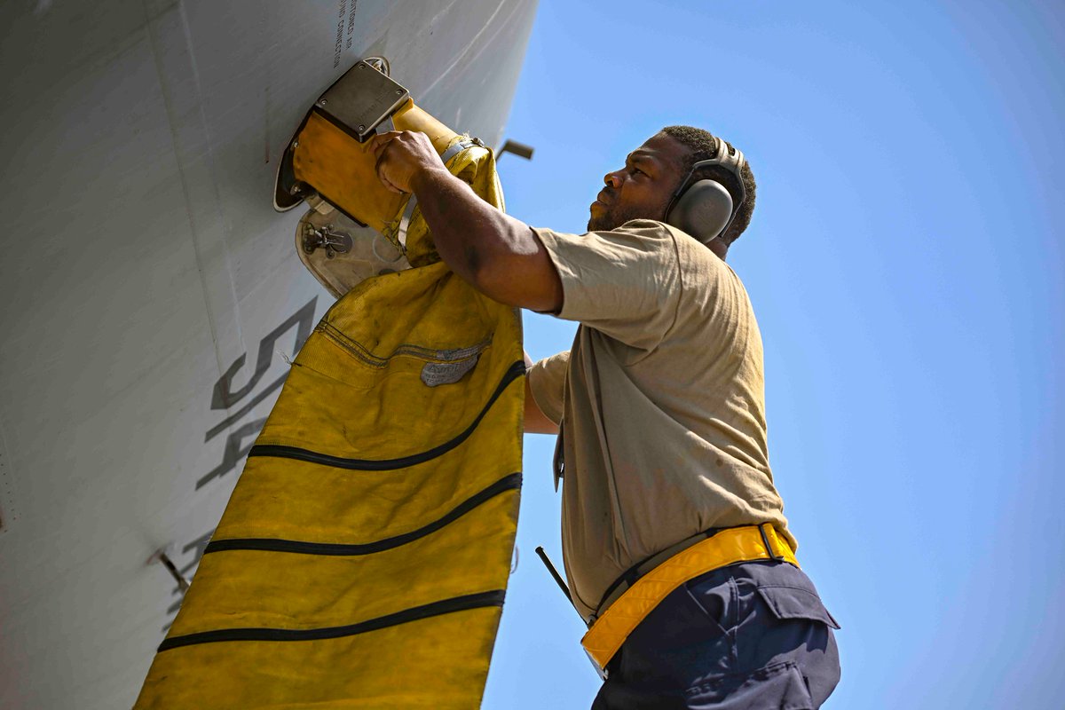 USAFCENT's tweet photo. @realADAB Maintainers keep the mission going day and night. #FightToWinToday #PostureToPrevailTomorrow https://t.co/ayhpL72Fqw