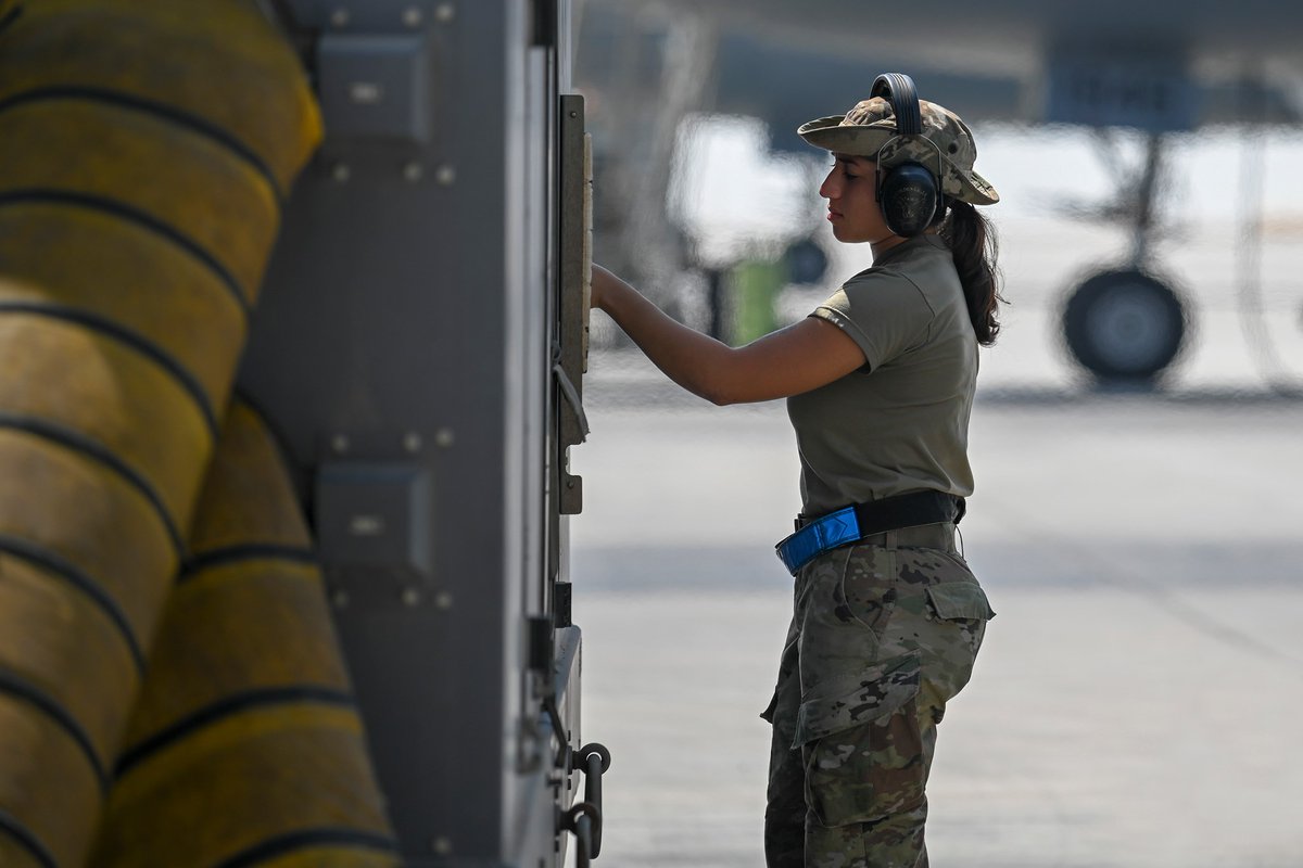 USAFCENT's tweet photo. @realADAB Maintainers keep the mission going day and night. #FightToWinToday #PostureToPrevailTomorrow https://t.co/ayhpL72Fqw